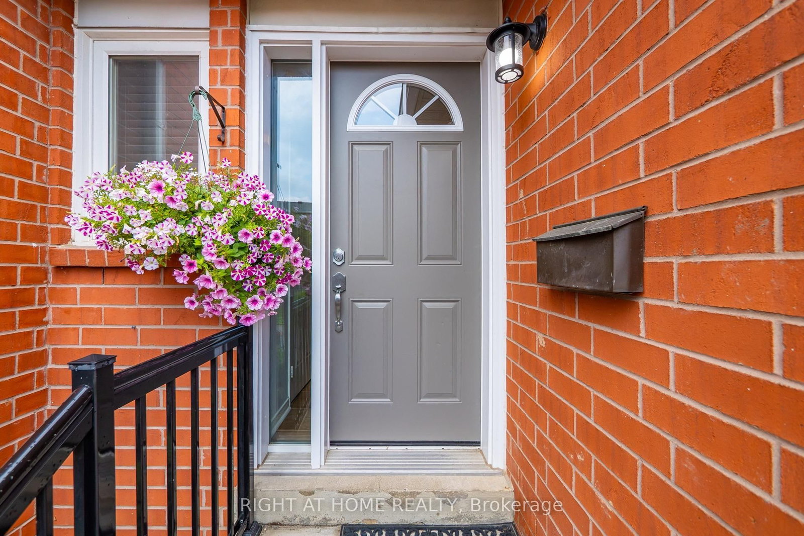 3 Beverly Lane • Halton Hills, ON photo 5