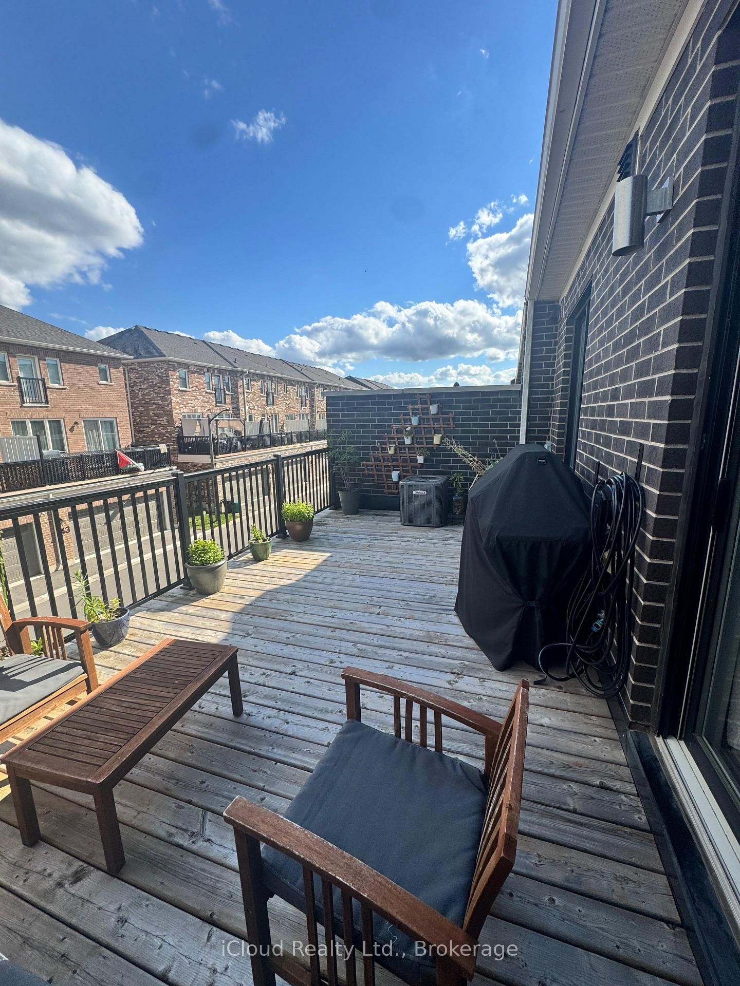 126 Burnhamthorpe Road E • Oakville, ON photo 14