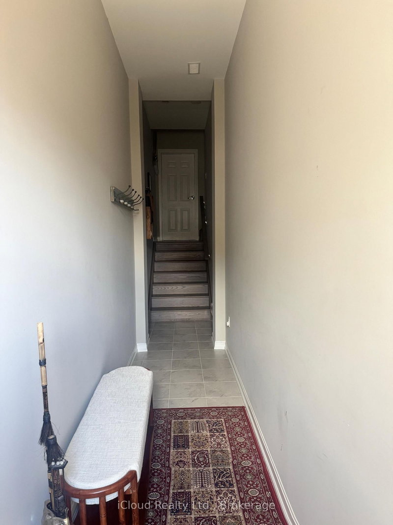 126 Burnhamthorpe Road E