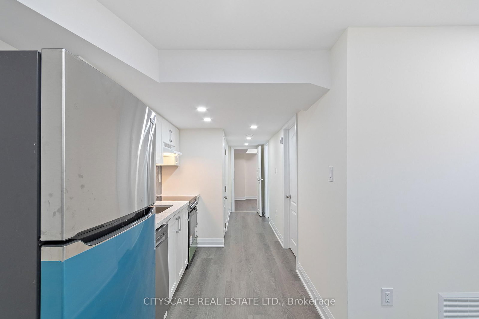 Lower - 163 Rankin Crescent, Toronto 4