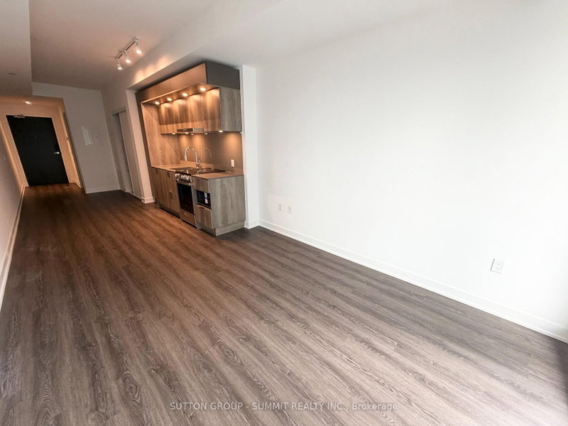 324 - 448 Burnhamthorpe Road W