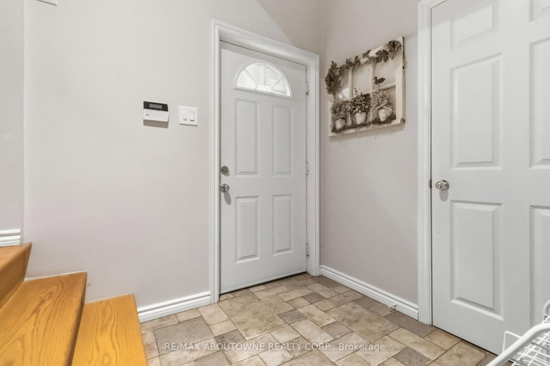 BASEMENT - 143 McCraney Street W