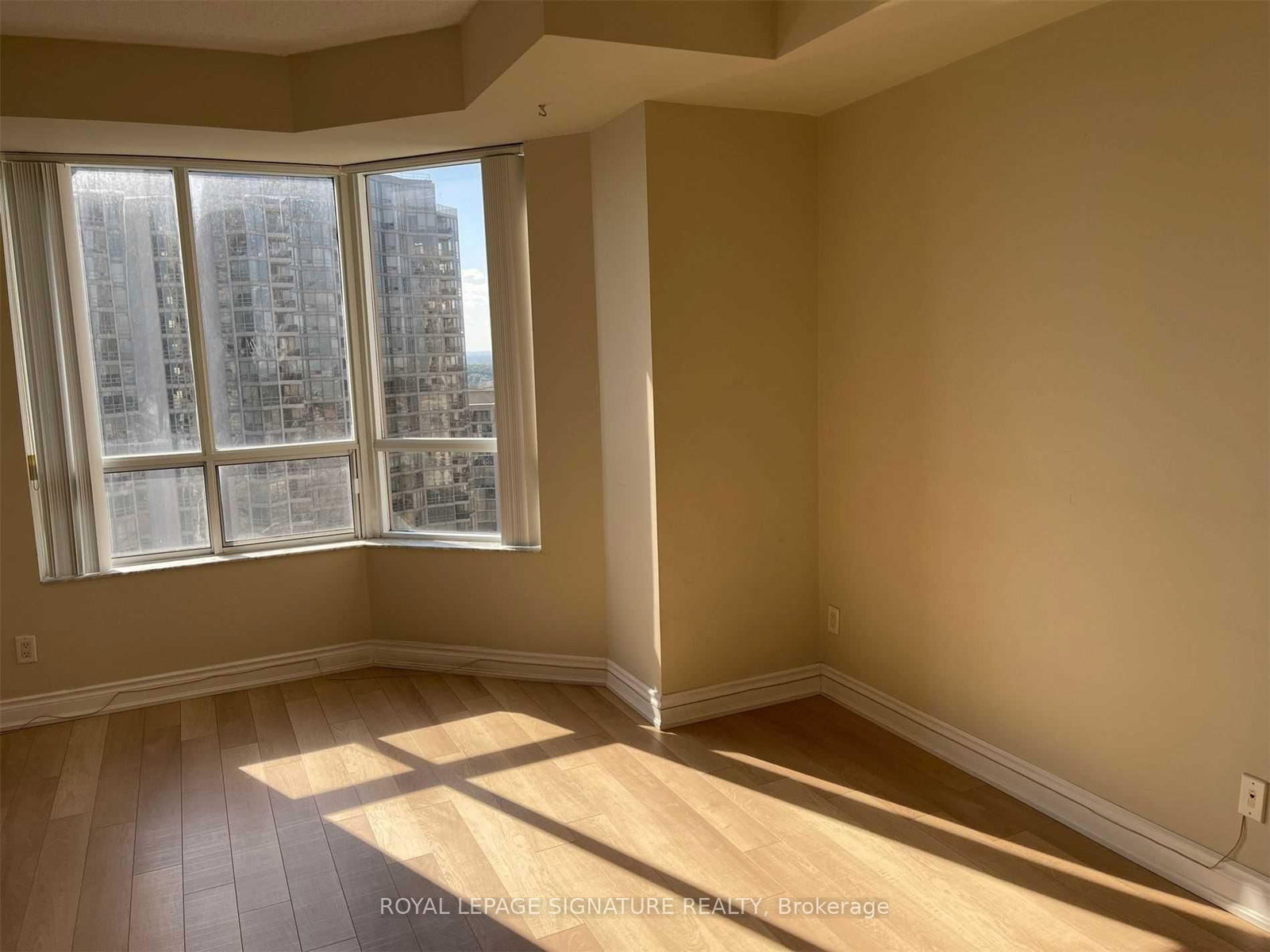 2811-25 Kingsbridge Garden Circ, Mississauga, view 18