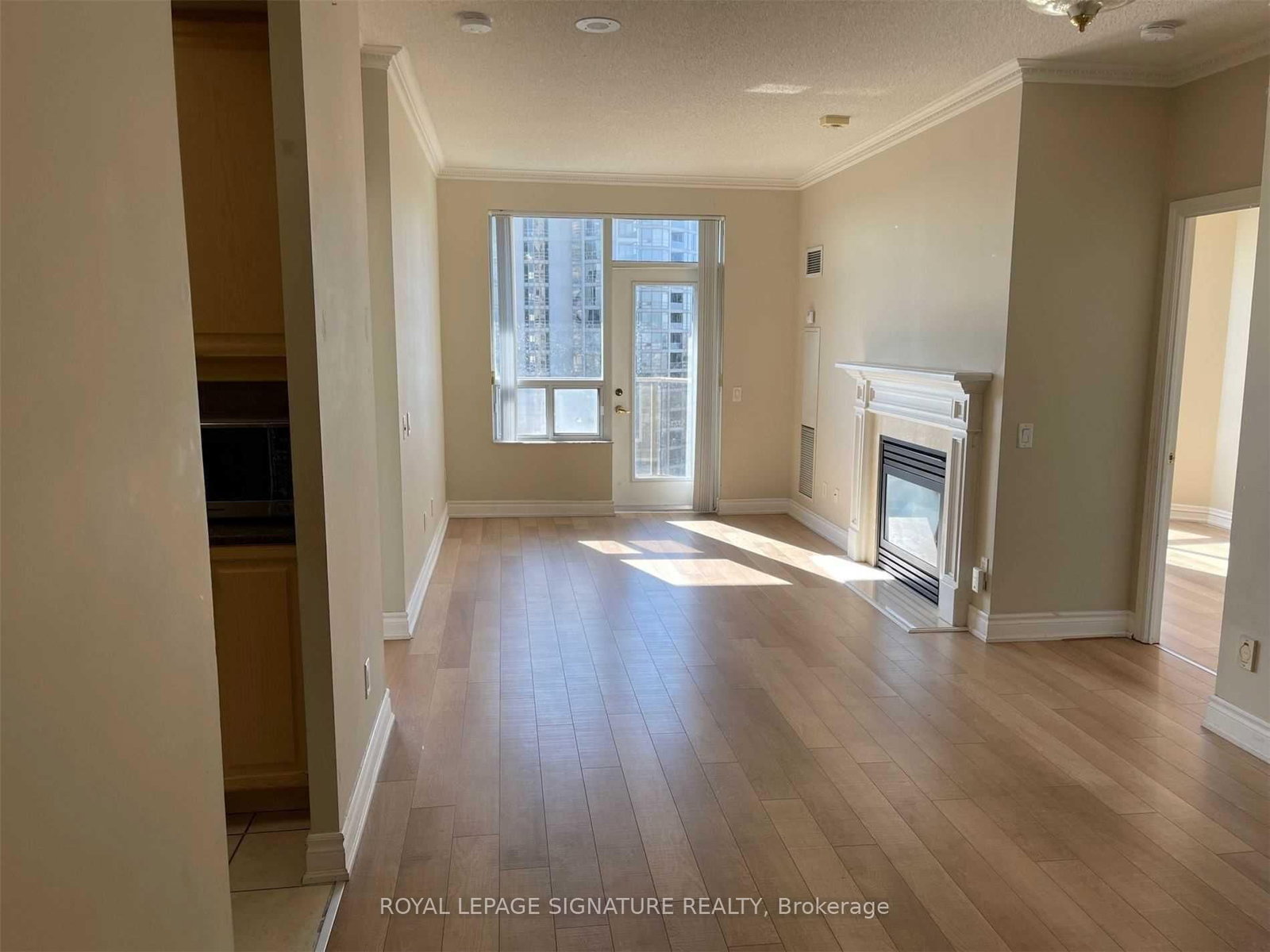 2811-25 Kingsbridge Garden Circ, Mississauga, view 2