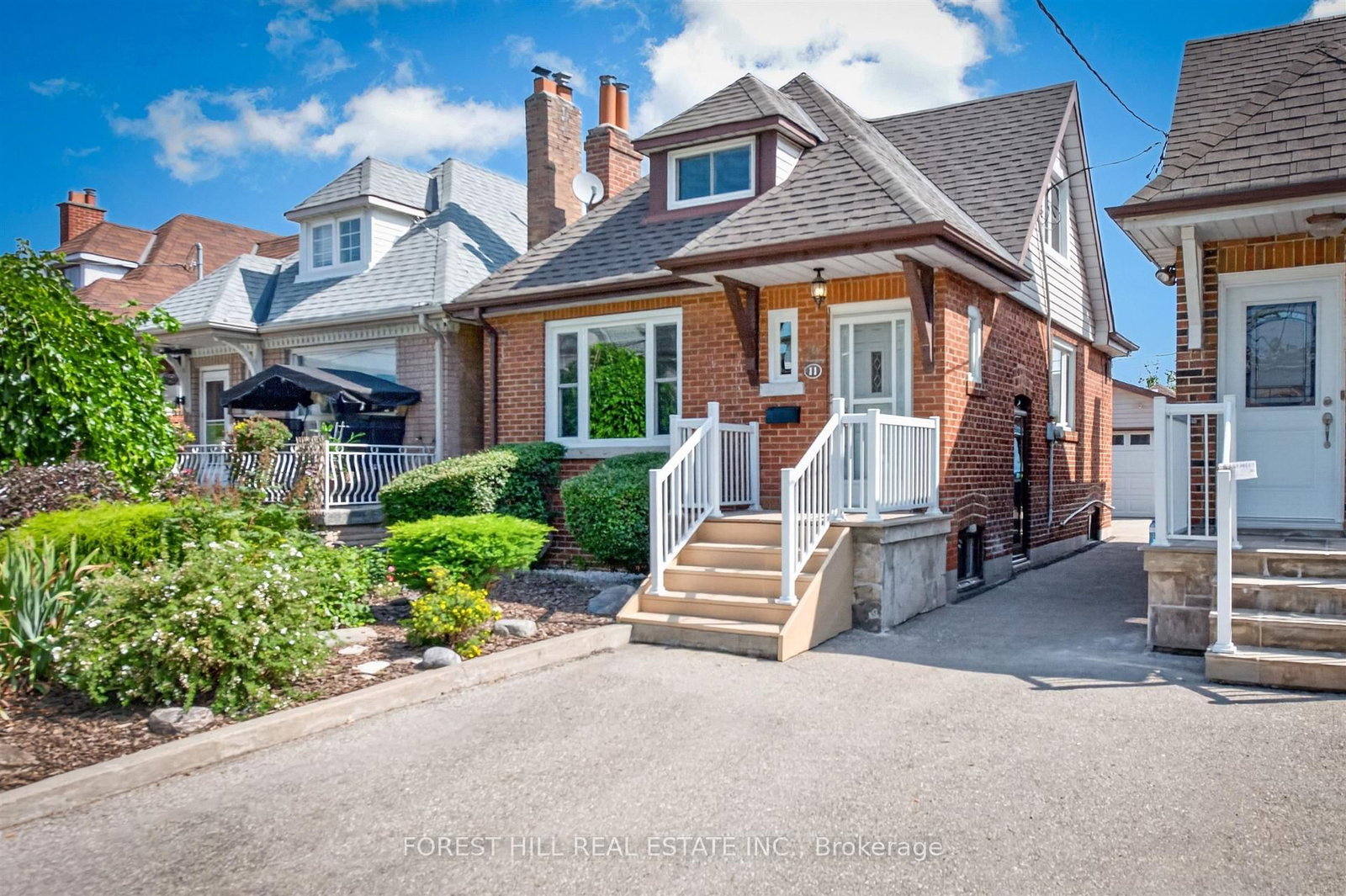 11 Yarrow Road • Toronto, ON photo 1