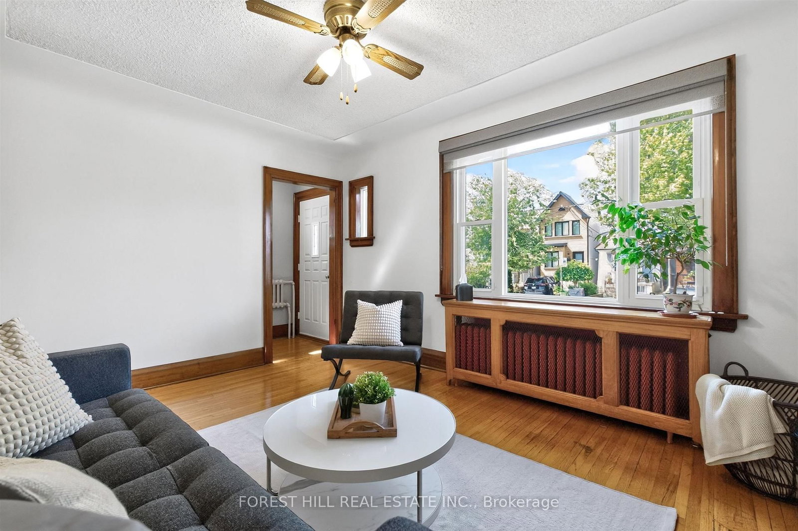 11 Yarrow Road • Toronto, ON photo 8