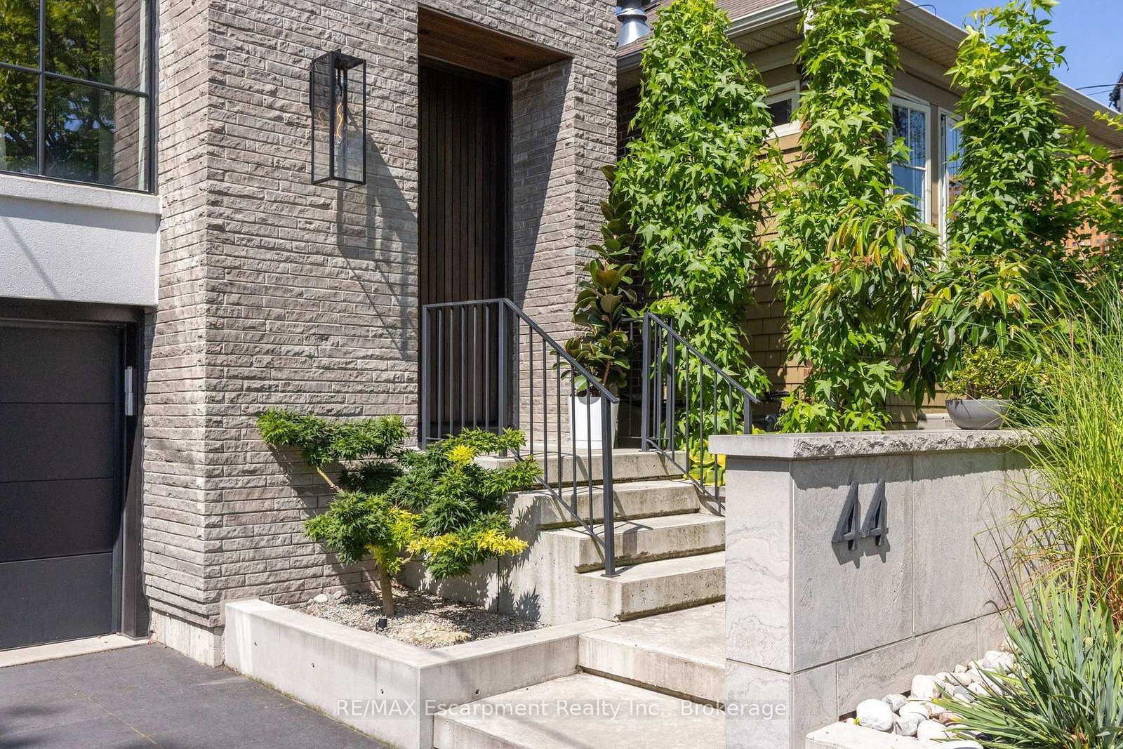 44 Thirteenth Street • Toronto, ON photo 2