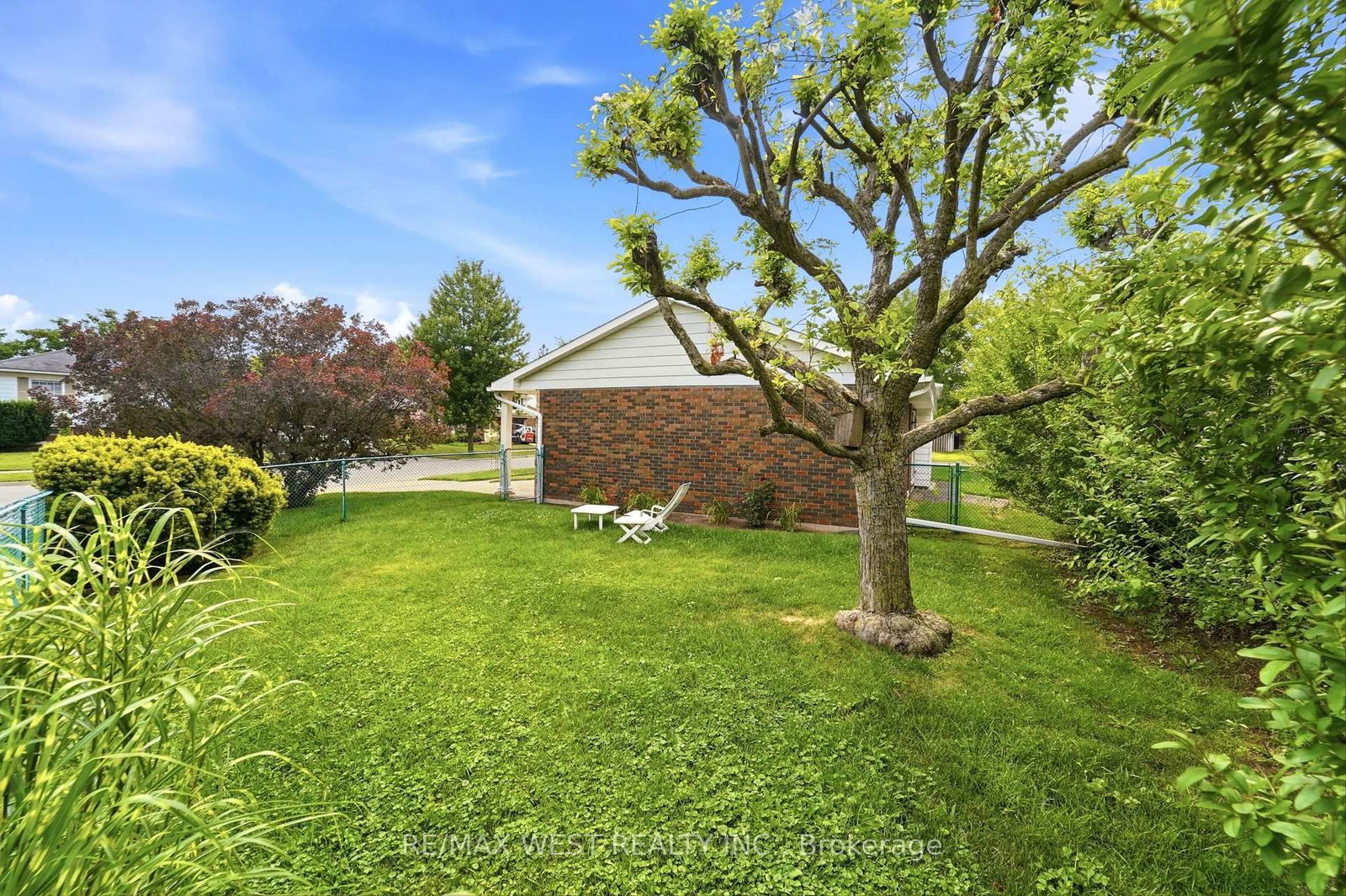 491 Shannon Crescent • Burlington, ON photo 8