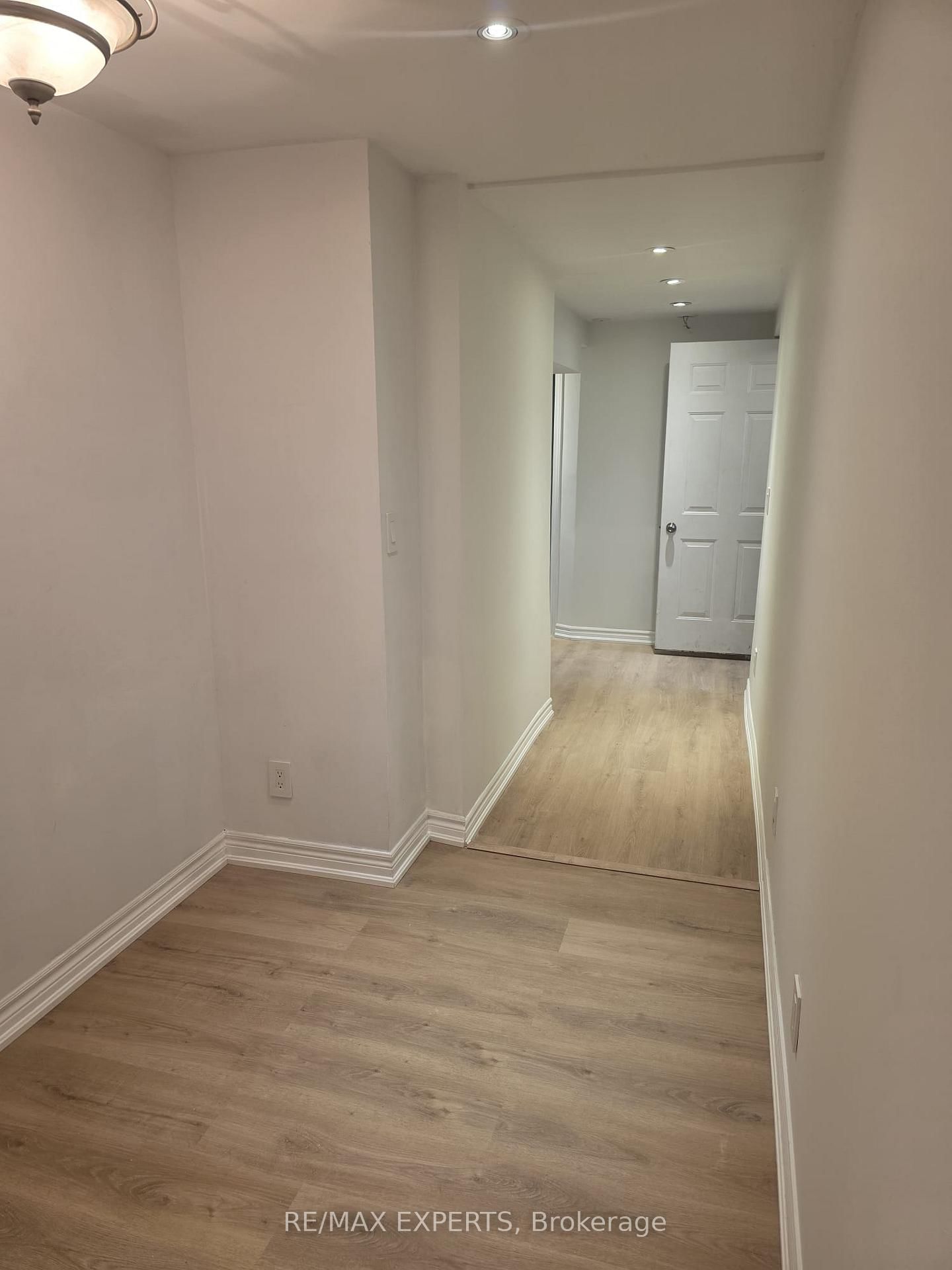 Bsmt - 20 Deer Valley Drive, Caledon 4