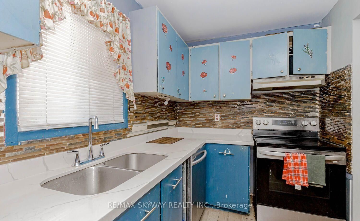 3 Hercules Court • Brampton, ON photo 9