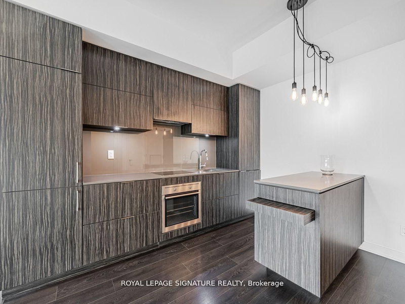 602 - 1990 Bloor Street W