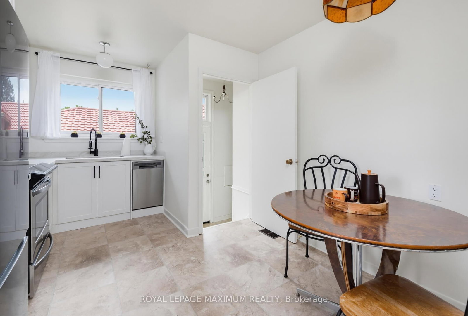 41 Strathavon Drive • Toronto, ON photo 11