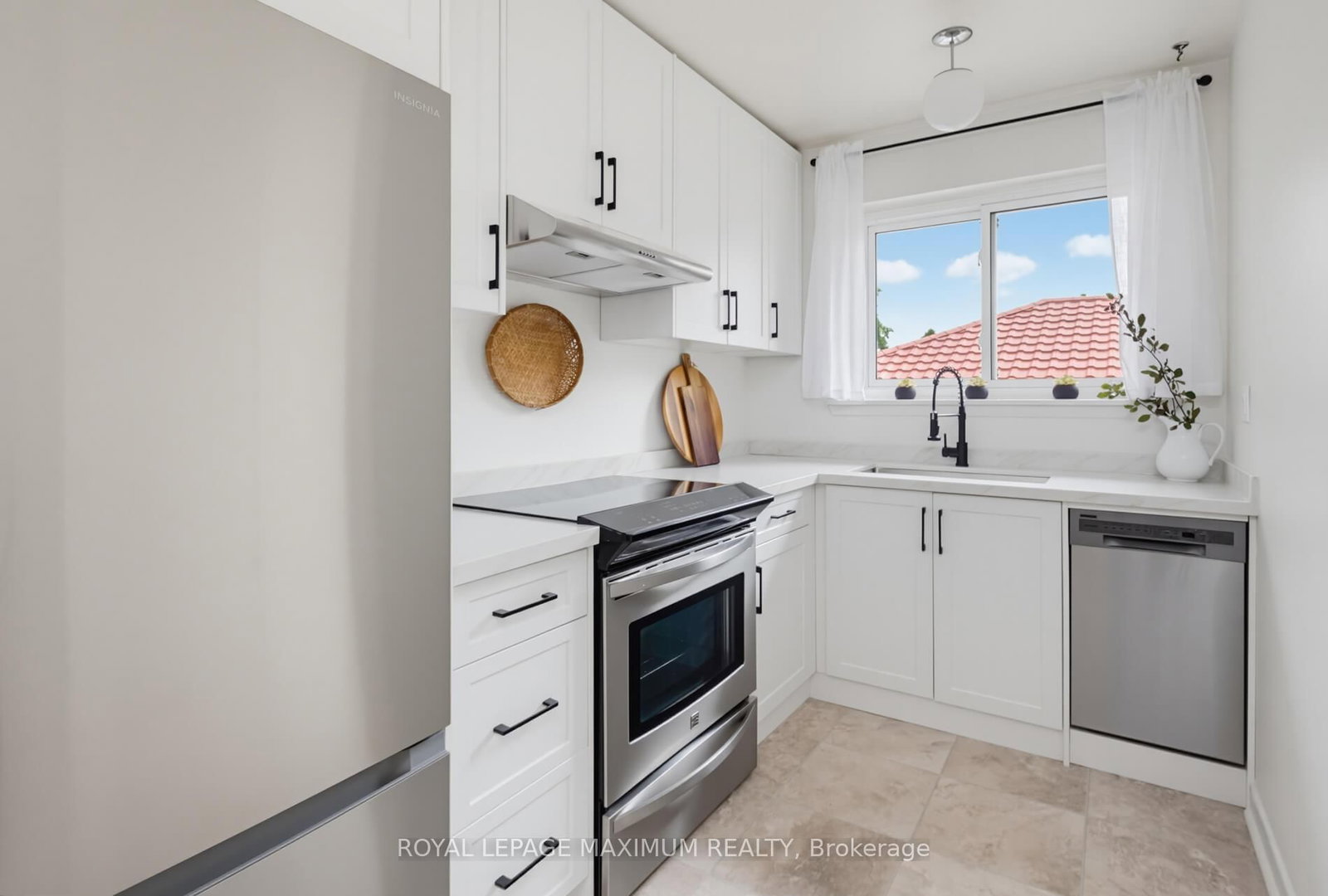41 Strathavon Drive • Toronto, ON photo 12