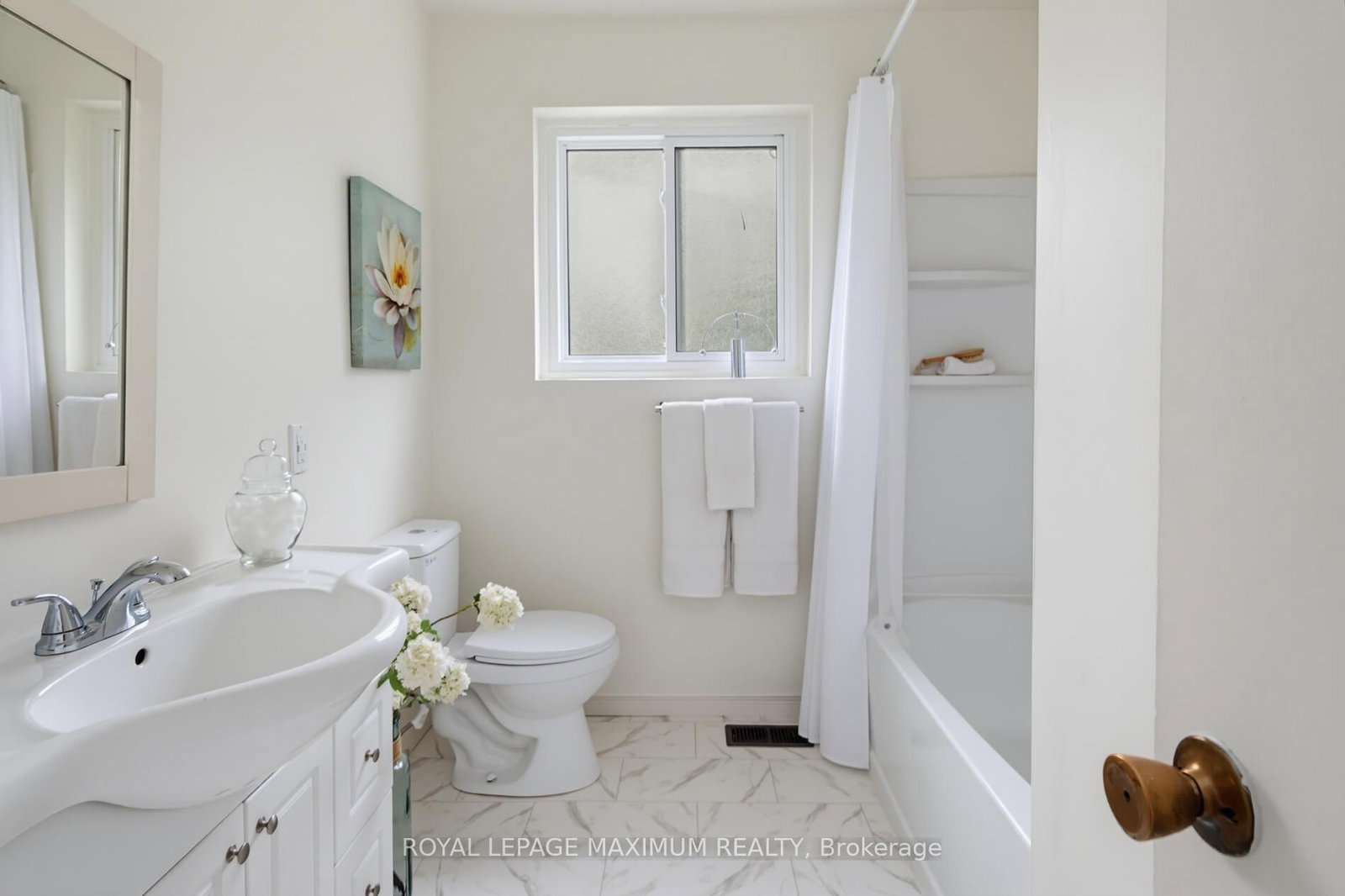 41 Strathavon Drive • Toronto, ON photo 18