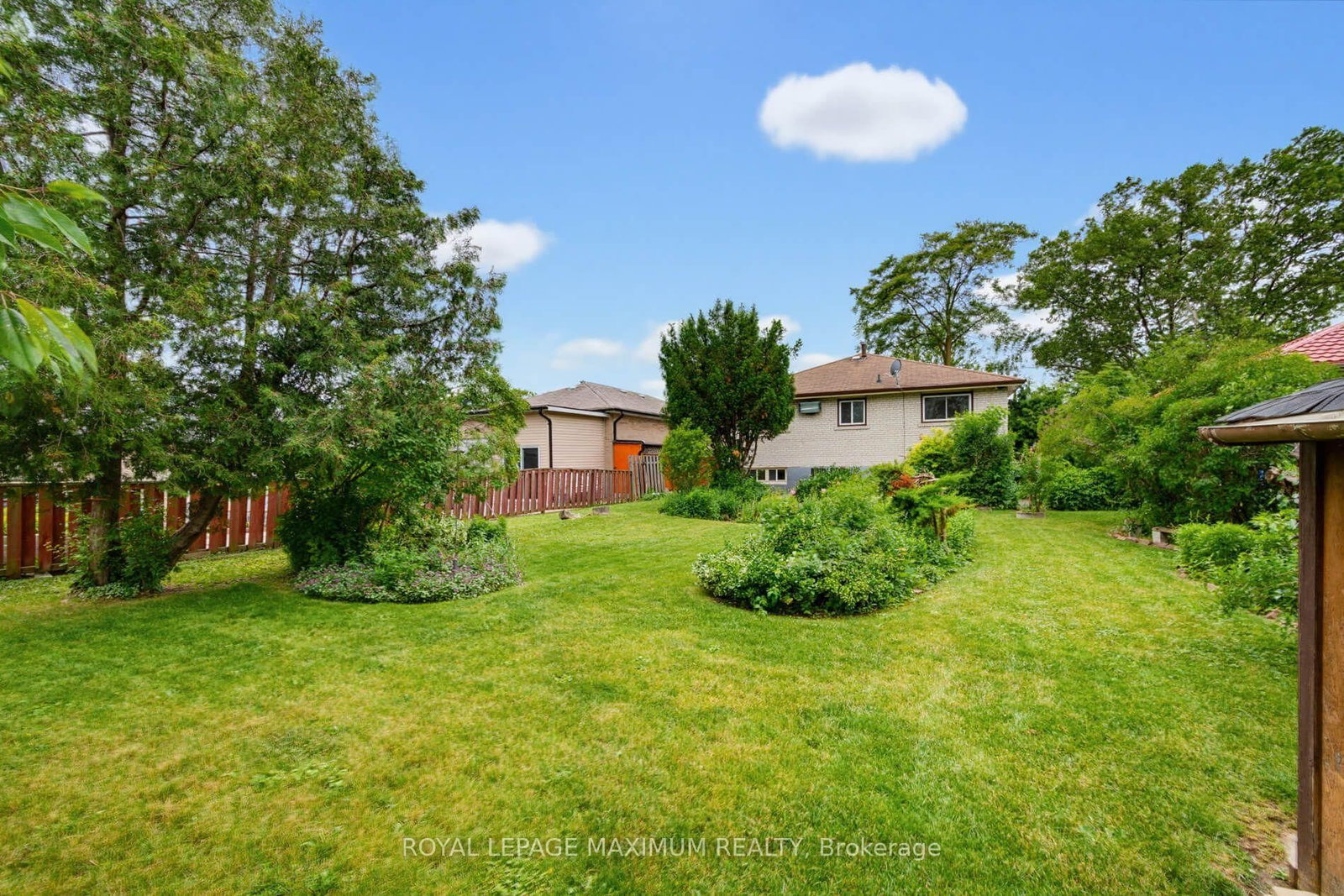 41 Strathavon Drive • Toronto, ON photo 34