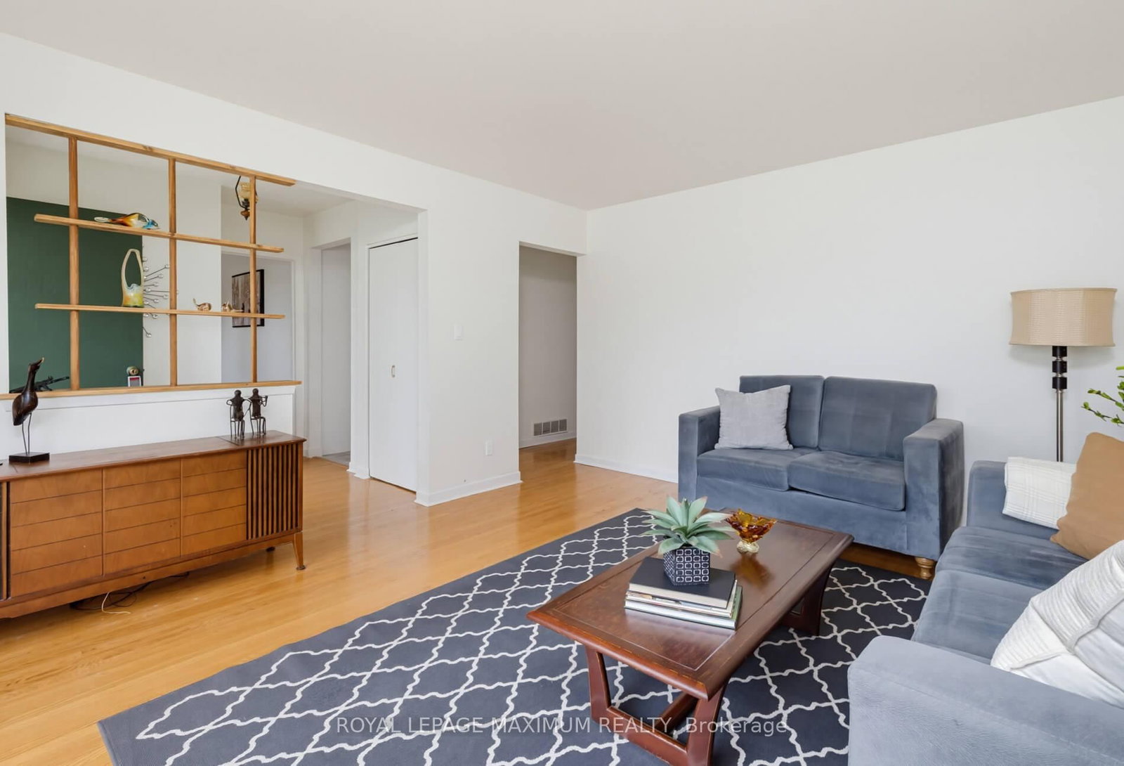 41 Strathavon Drive • Toronto, ON photo 8