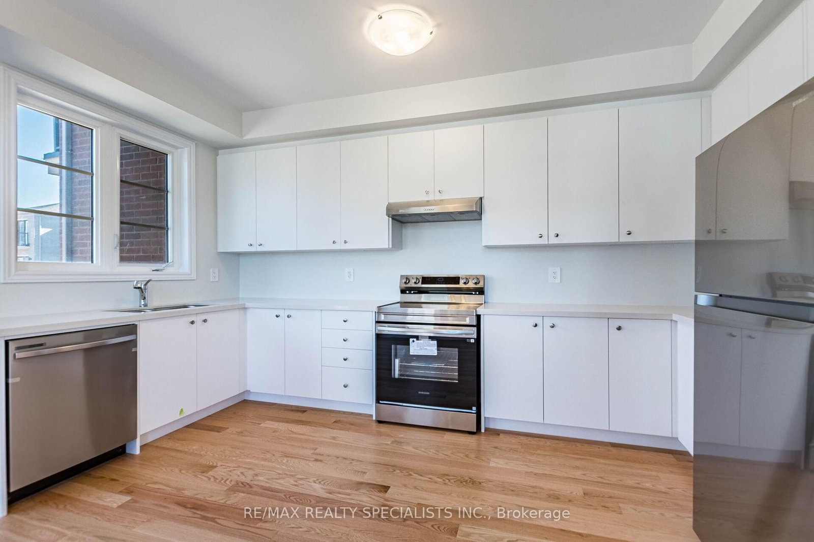 5966 Saigon St, Mississauga, view 10
