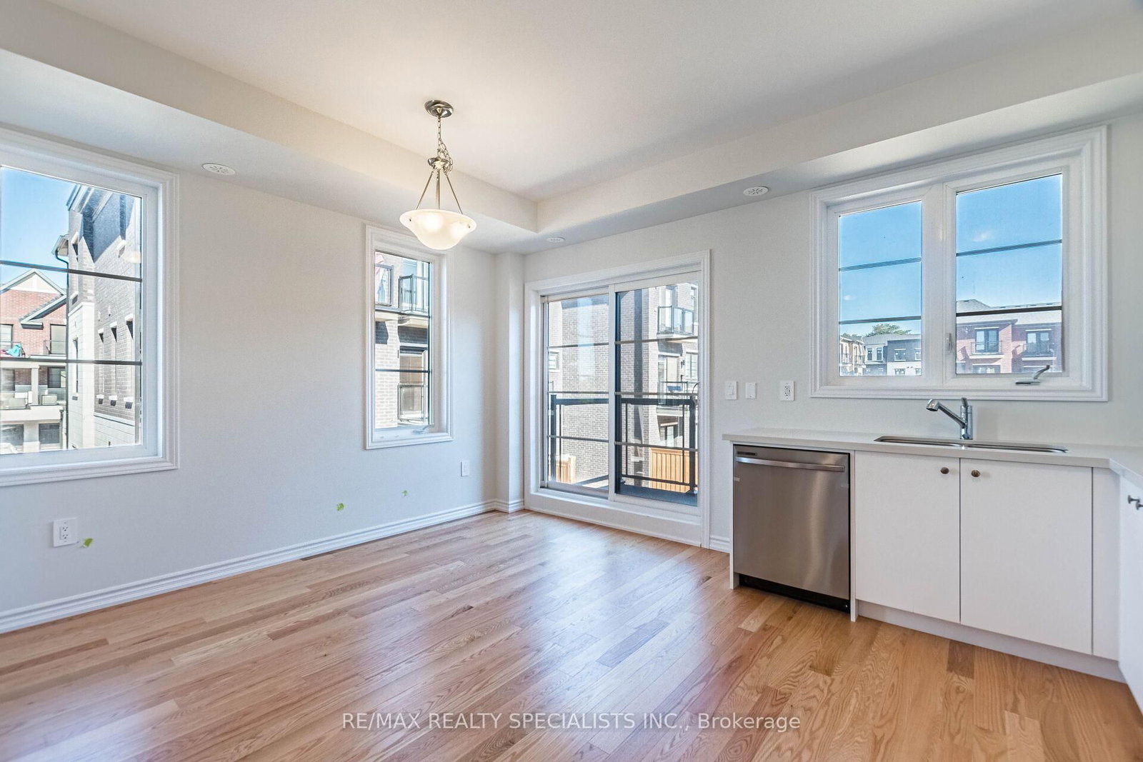 5966 Saigon St, Mississauga, view 11