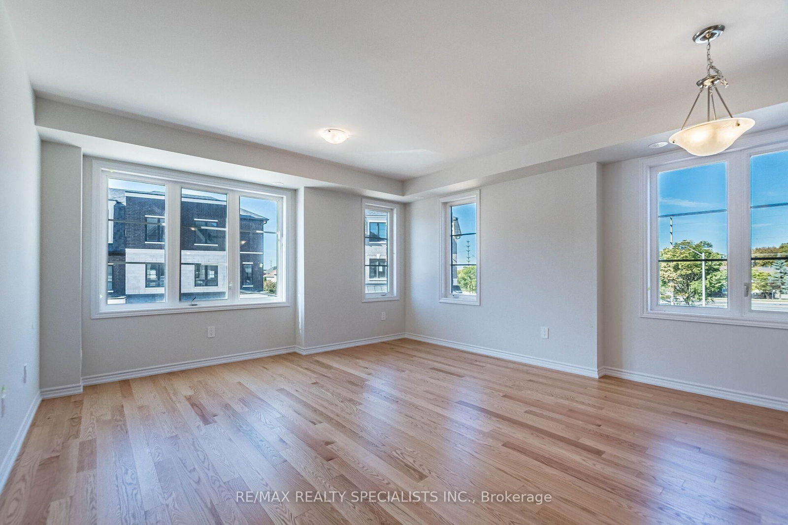 5966 Saigon St, Mississauga, view 12