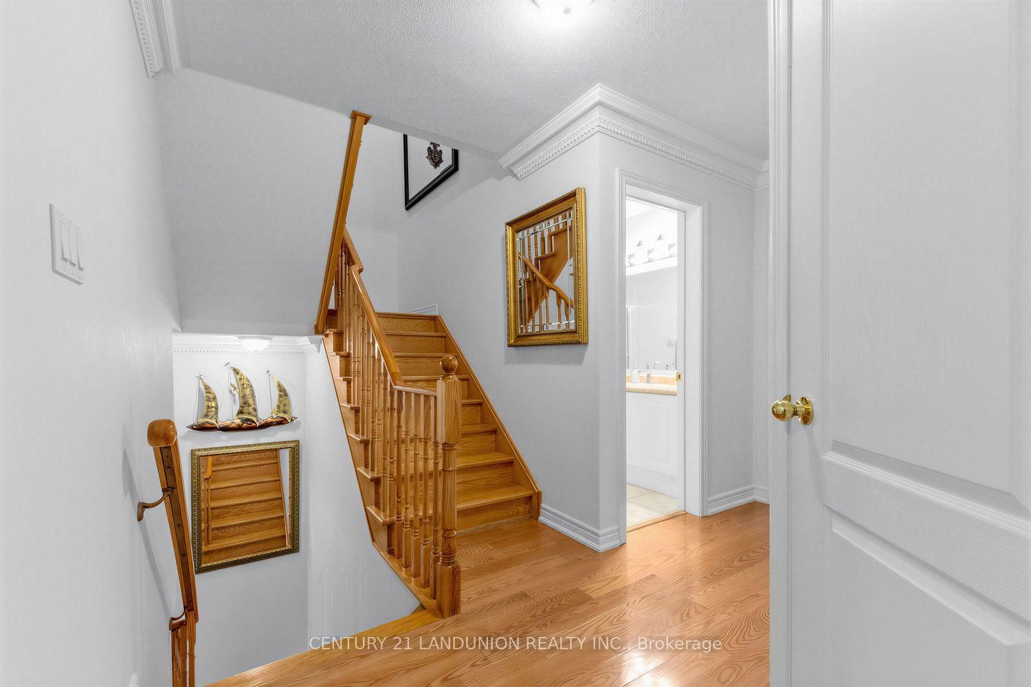 28 Herzberg Gardens • Toronto, ON photo 16