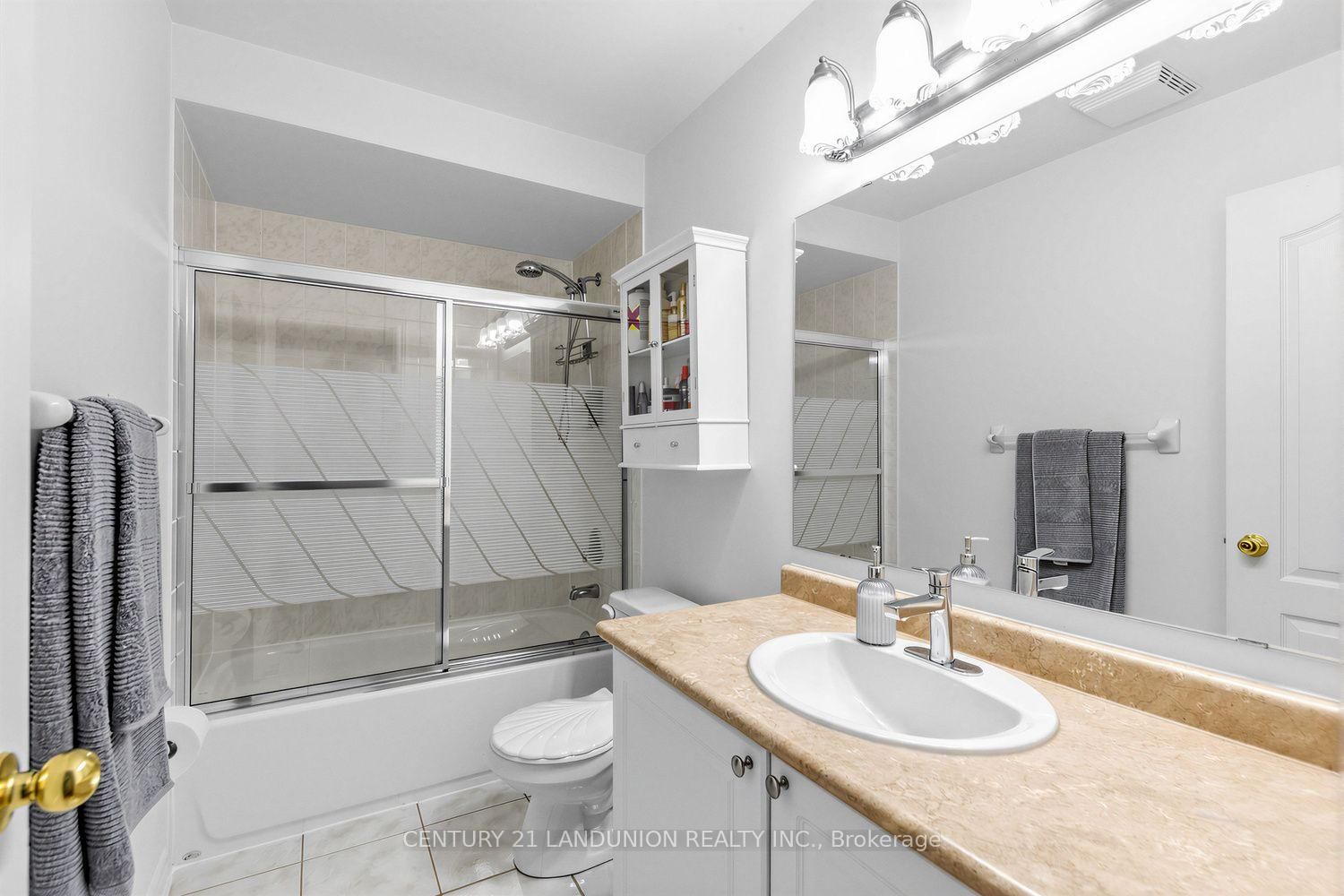 28 Herzberg Gardens • Toronto, ON photo 23