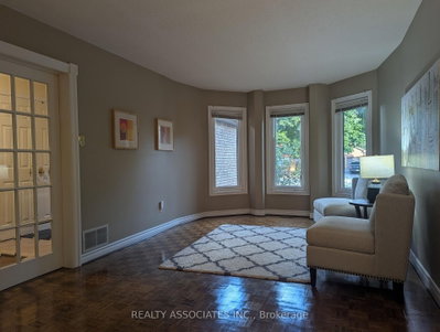 3279 Charlebrook Court • Mississauga, ON photo 8