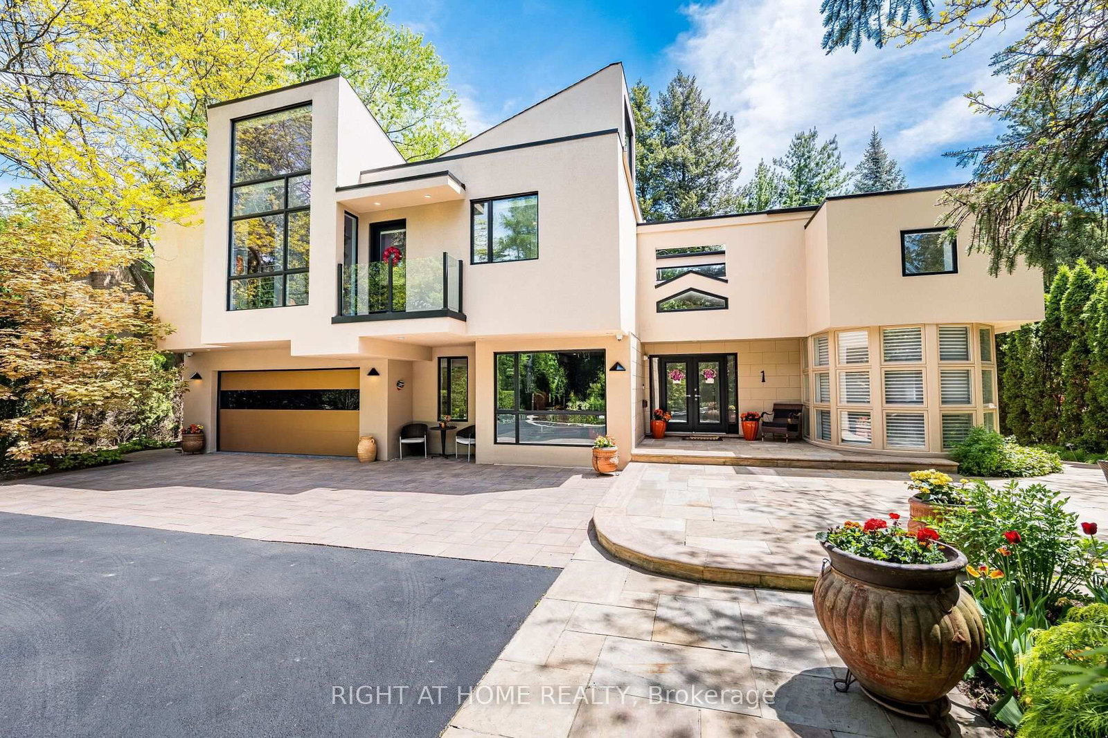 1 Friars Lane • Toronto, ON photo 1