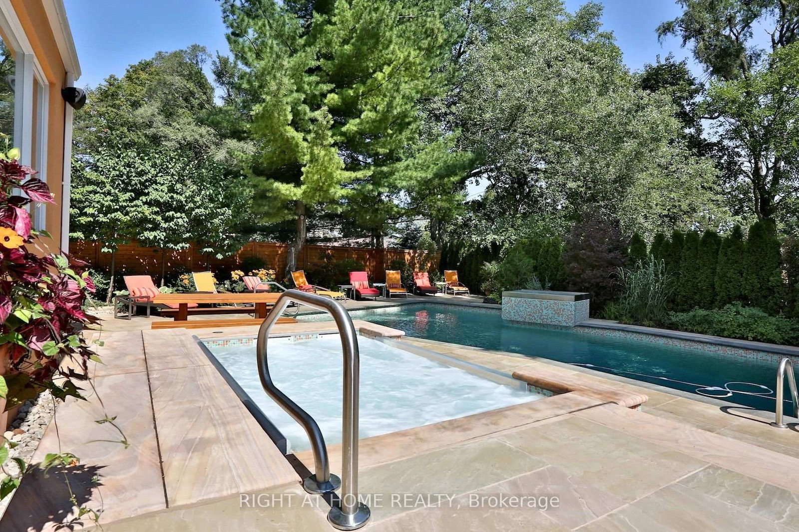 1 Friars Lane • Toronto, ON photo 11