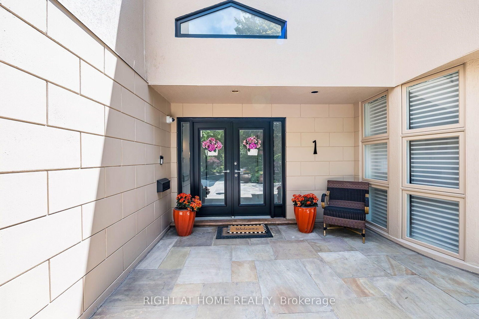 1 Friars Lane • Toronto, ON photo 14