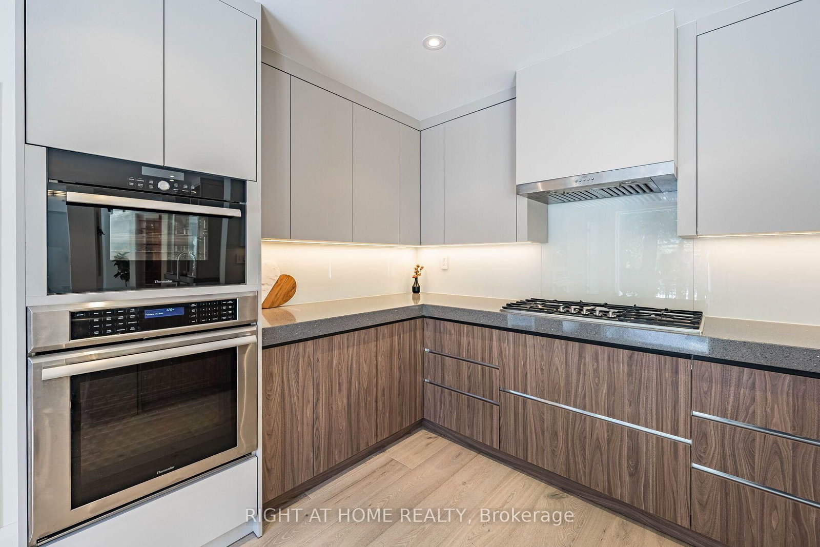 1 Friars Lane • Toronto, ON photo 21