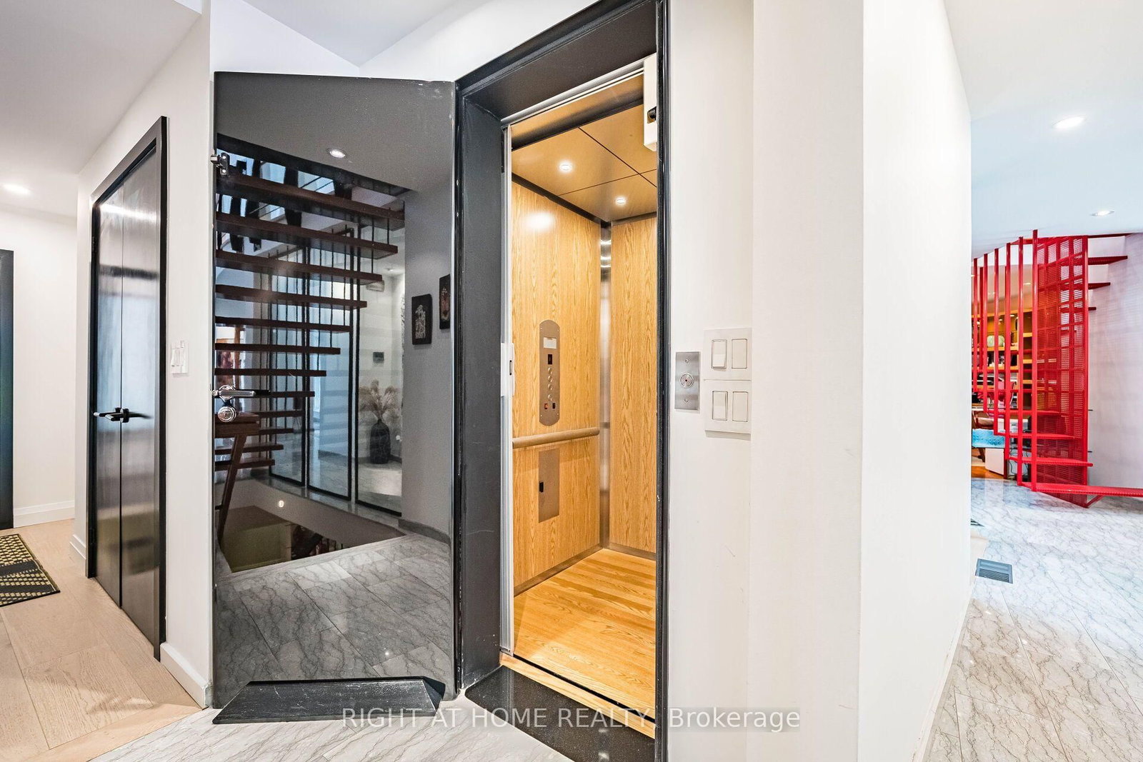 1 Friars Lane • Toronto, ON photo 25