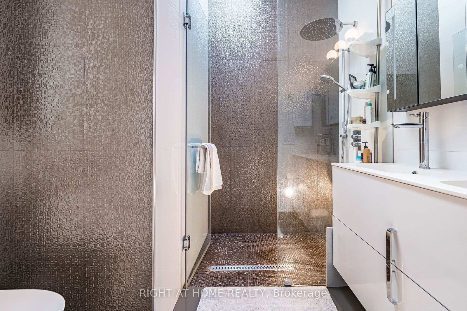 1 Friars Lane • Toronto, ON photo 29
