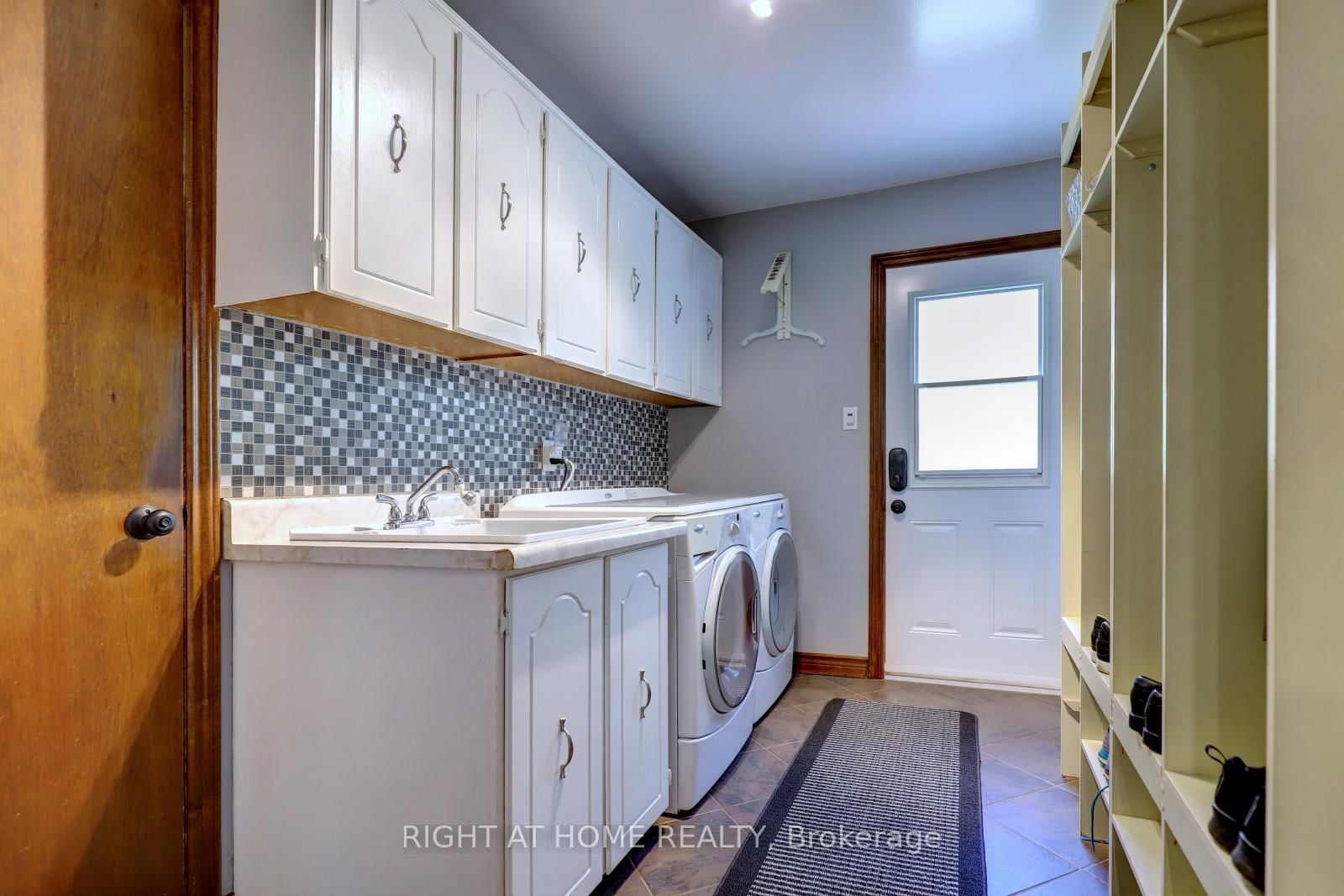 1412 Carmen Drive • Mississauga, ON photo 18