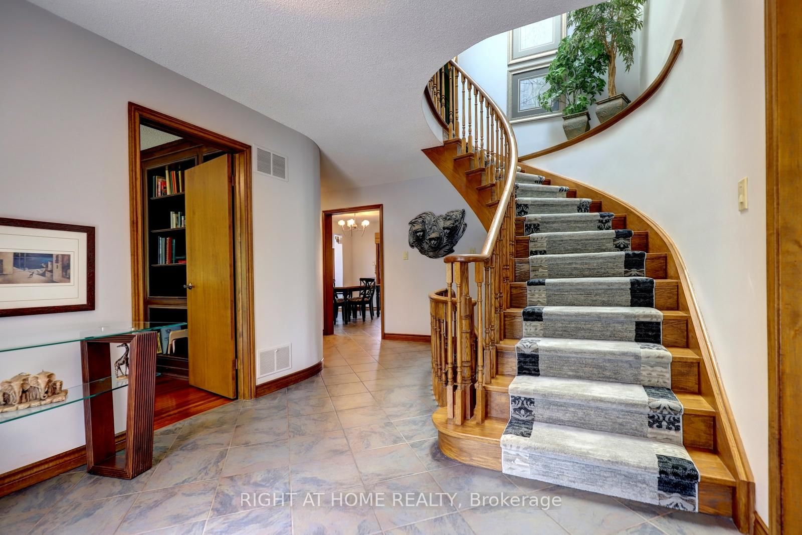 1412 Carmen Drive • Mississauga, ON photo 8
