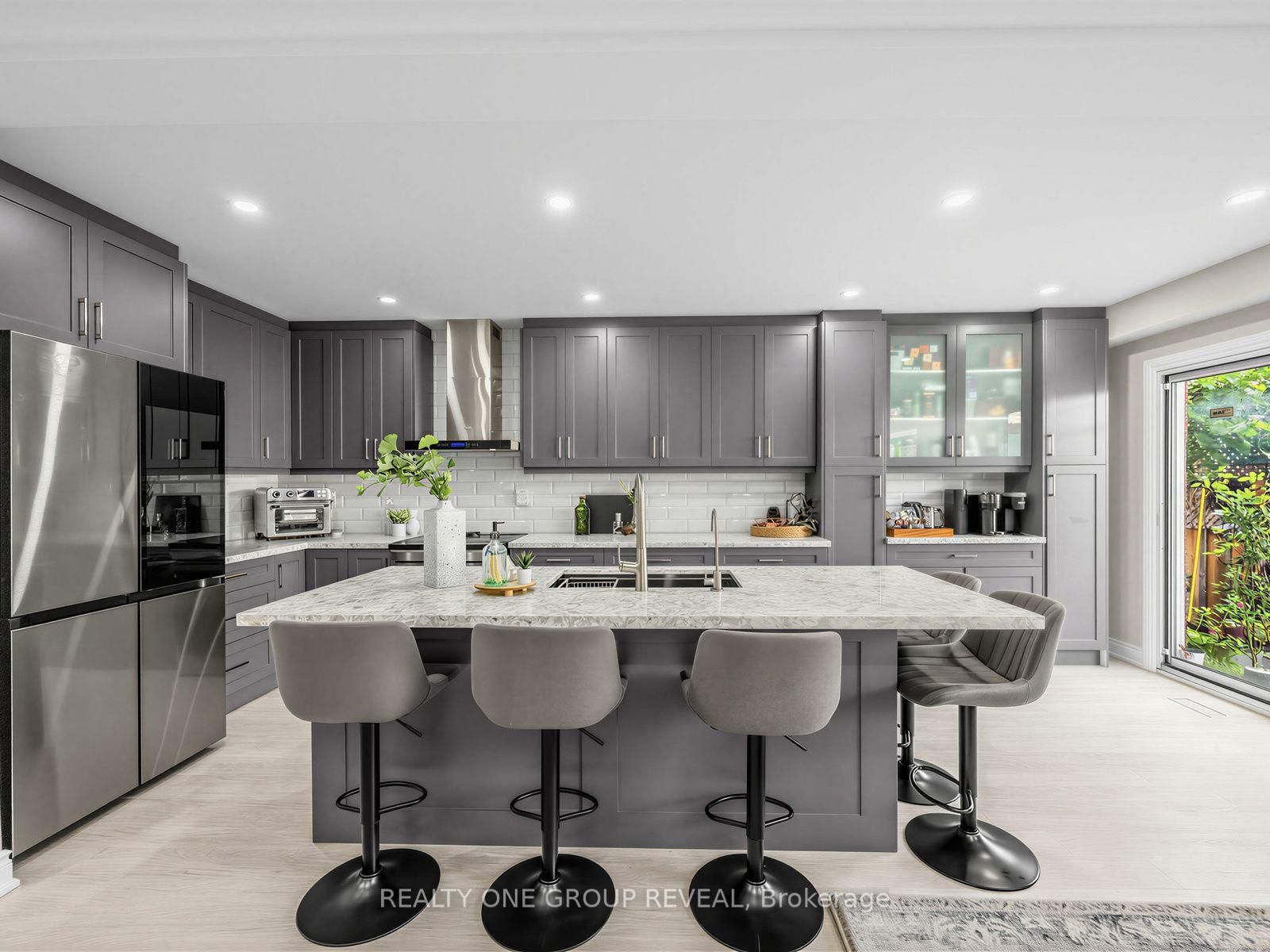6122 Coxswain Crescent • Mississauga, ON photo 5