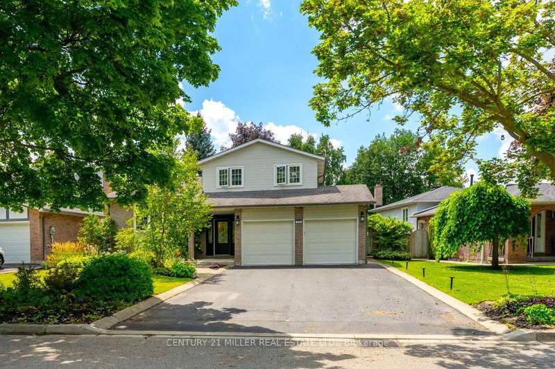 619 Moorelands Crescent