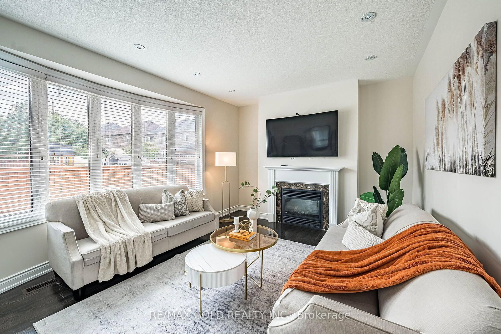 54 Orangeblossom Trail • Brampton, ON photo 14
