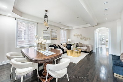 54 Orangeblossom Trail • Brampton, ON photo 8
