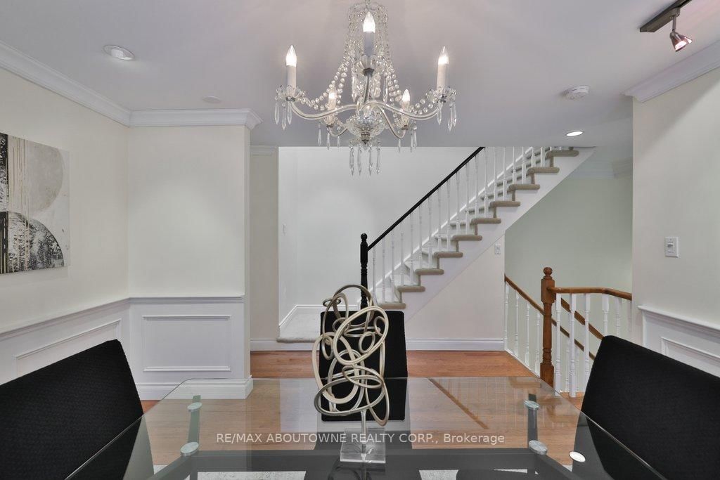 86 Forsythe Street • Oakville, ON photo 11