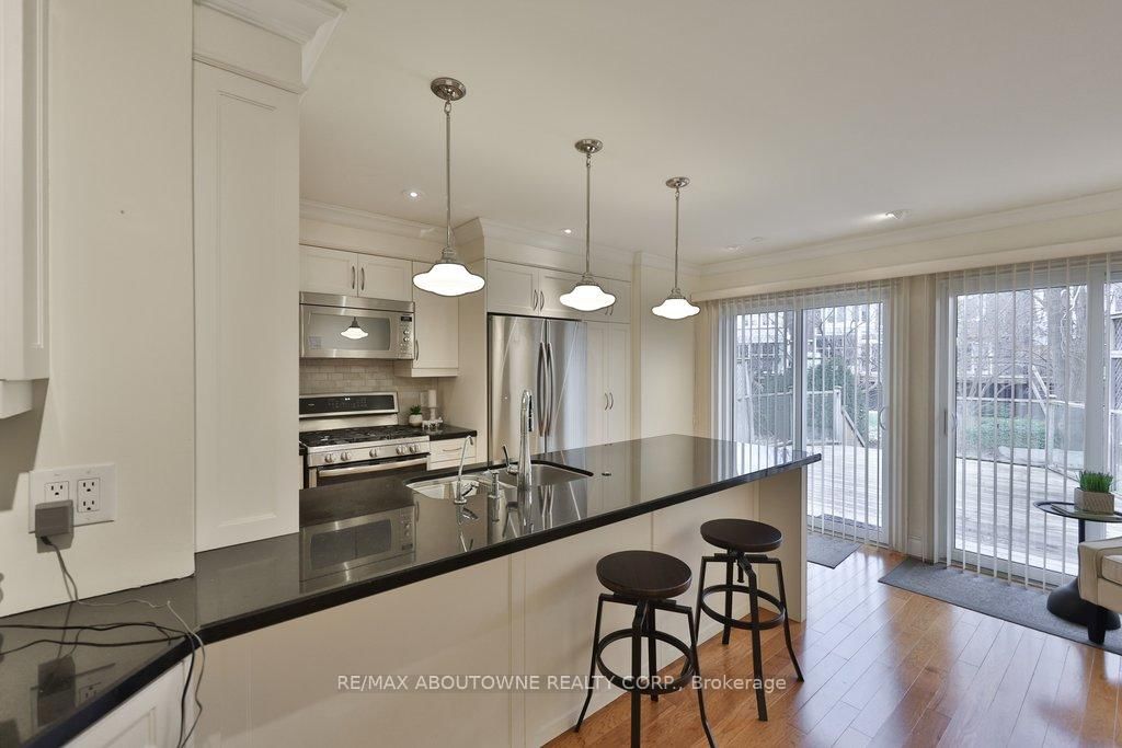 86 Forsythe Street • Oakville, ON photo 13