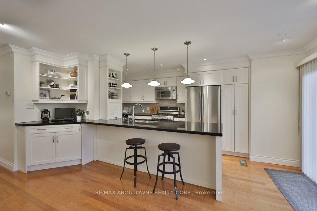 86 Forsythe Street • Oakville, ON photo 14