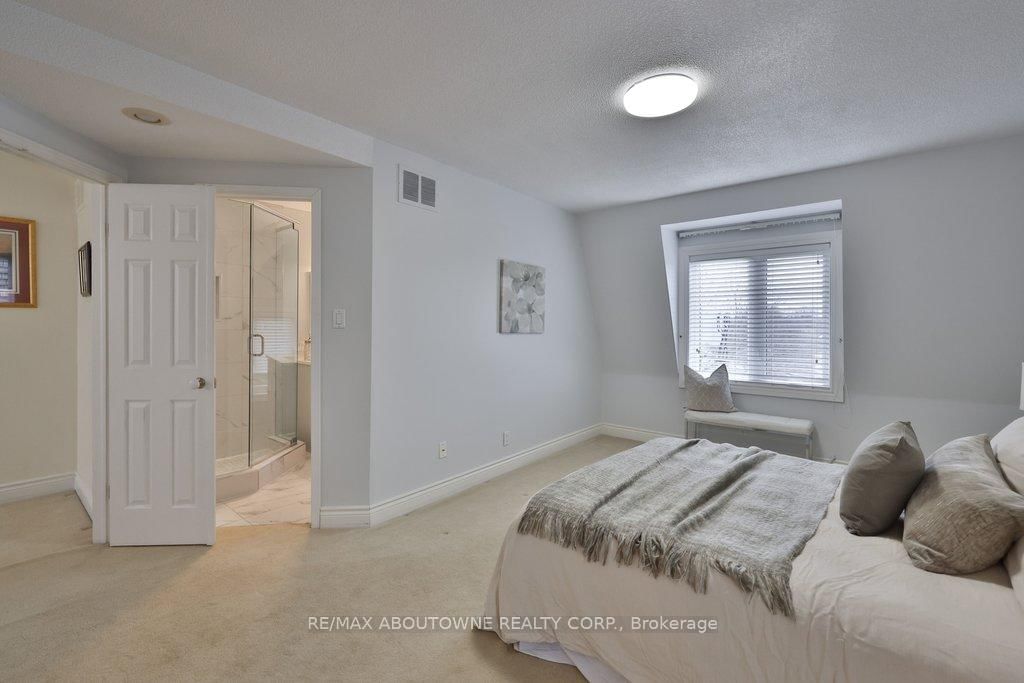 86 Forsythe Street • Oakville, ON photo 23