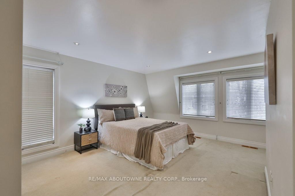 86 Forsythe Street • Oakville, ON photo 29