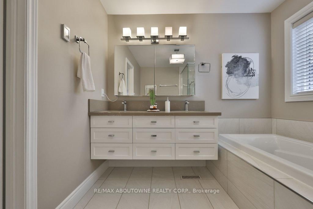 86 Forsythe Street • Oakville, ON photo 31