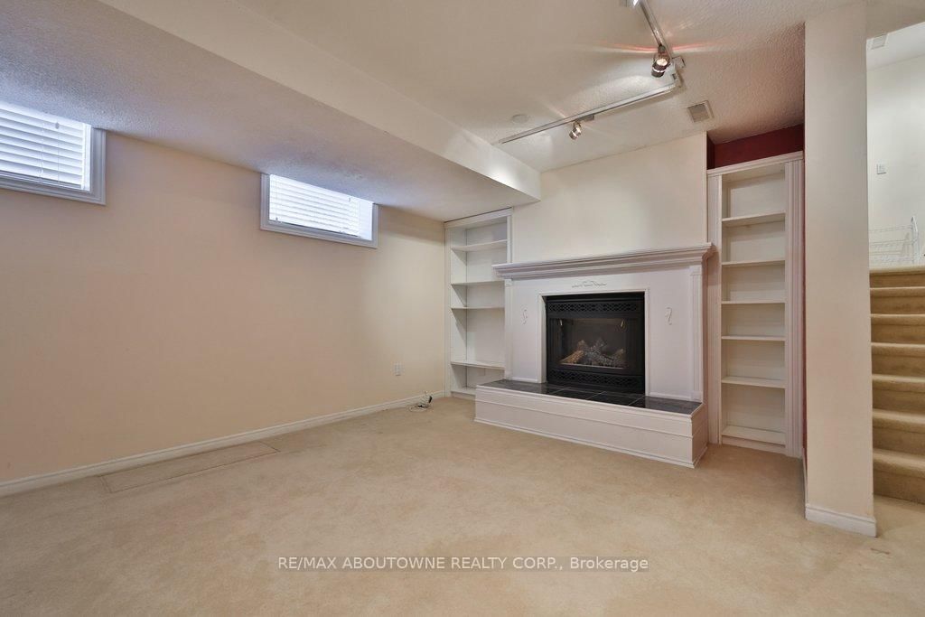 86 Forsythe Street • Oakville, ON photo 34
