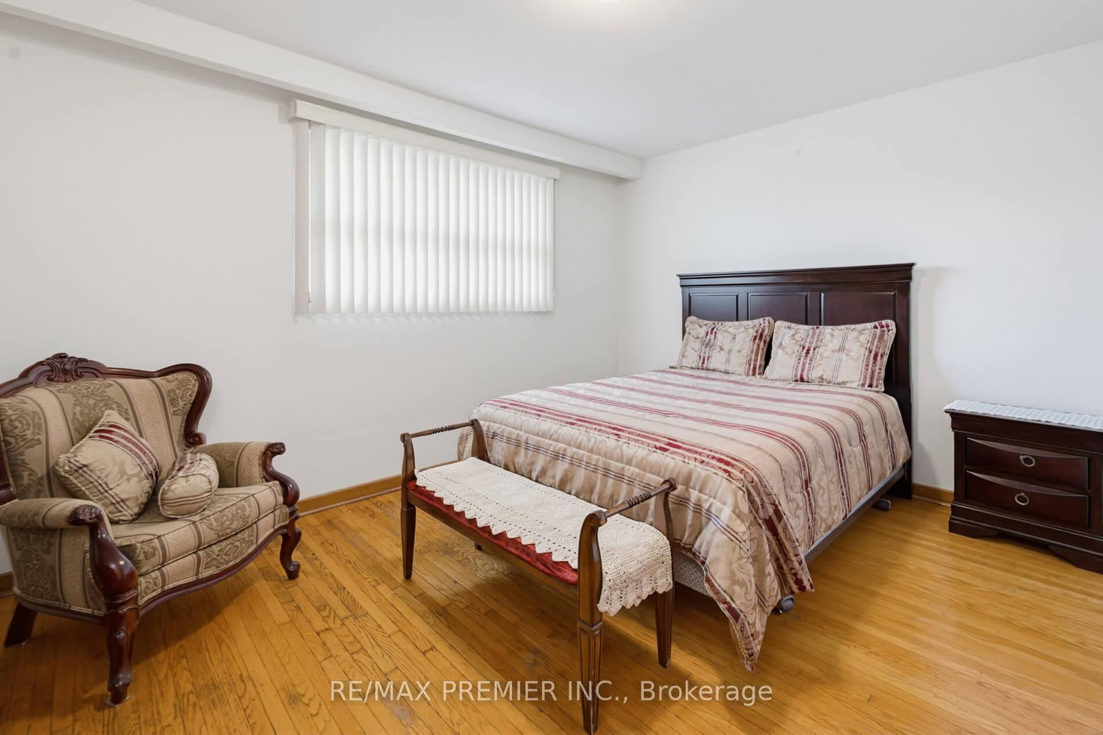 27 Whitfield Avenue • Toronto, ON photo 12