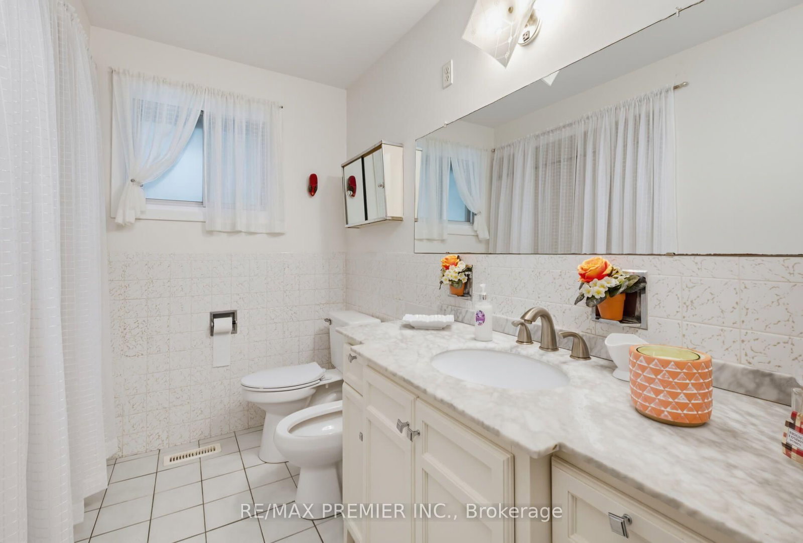 27 Whitfield Avenue • Toronto, ON photo 13