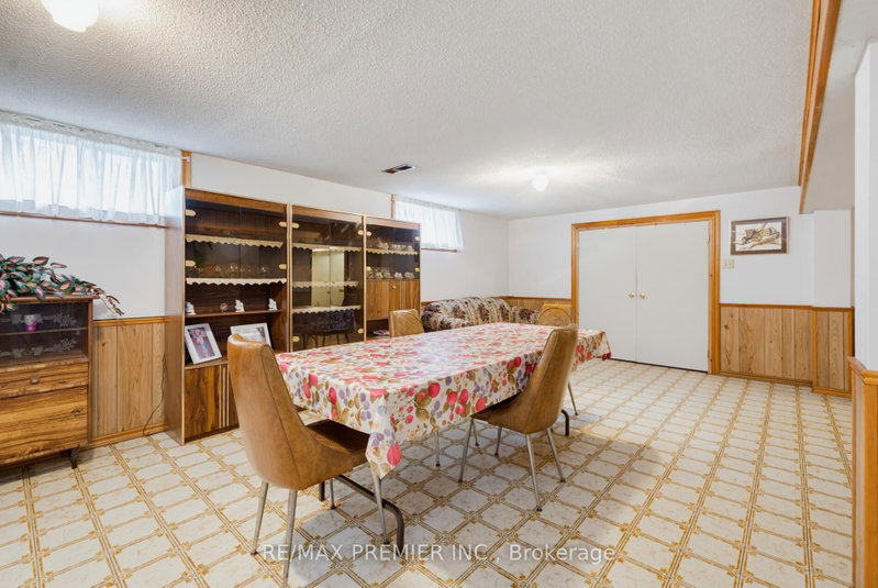27 Whitfield Toronto,ON M9L 1G2 — Photo 16