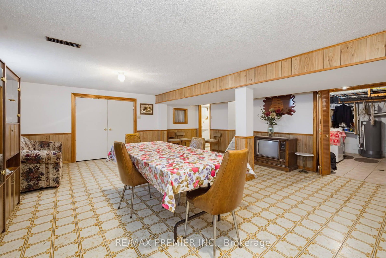 27 Whitfield Avenue • Toronto, ON photo 17