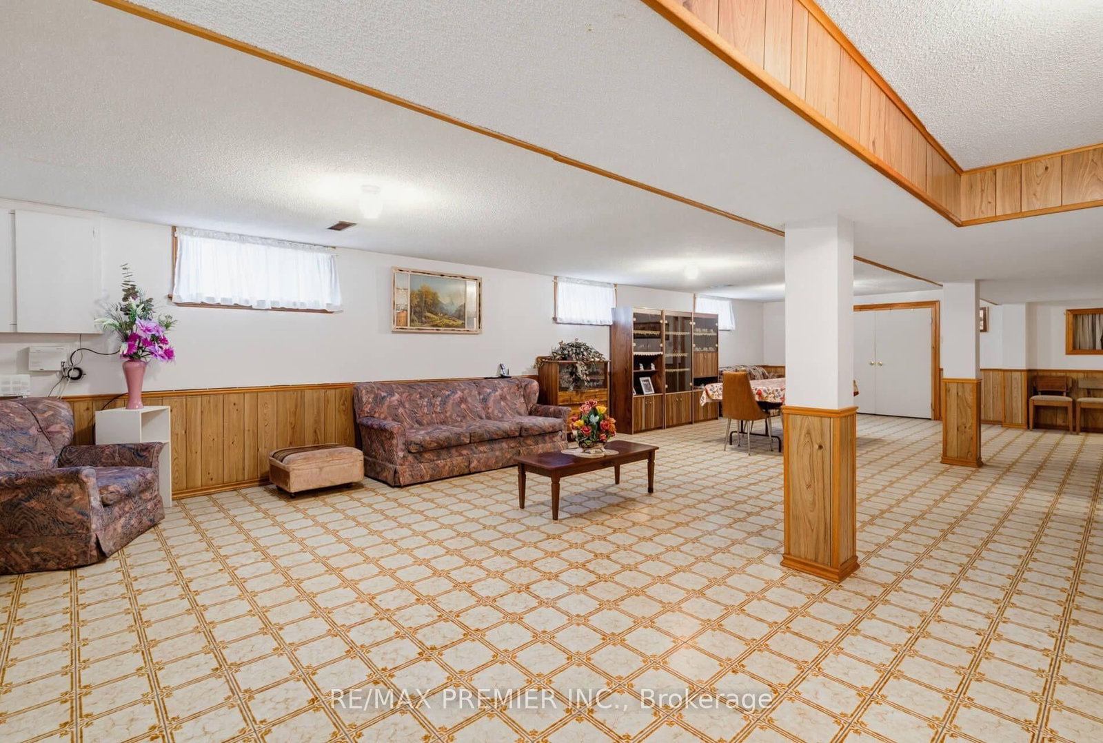 27 Whitfield Avenue • Toronto, ON photo 18